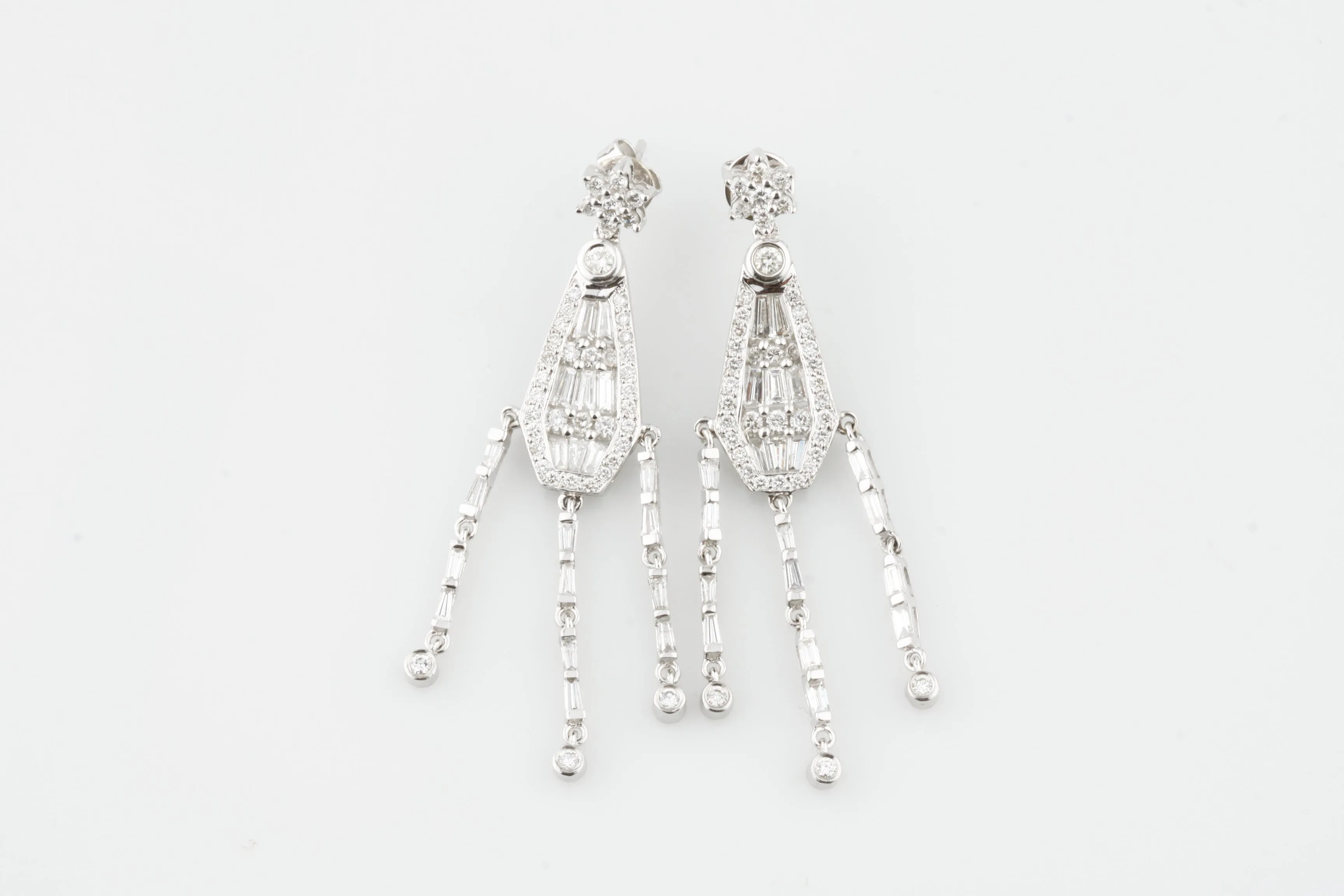 14k White Gold Diamond Chandelier Drop Earrings TCW = 3.00 ct Certified