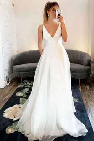 2020 Casual Beach Wedding Dresses with V-neckline