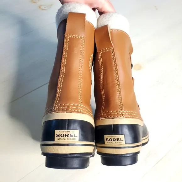 31) SOREL Caribou Faux Fur Waterproof Boots Sz. 4
