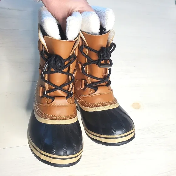 31) SOREL Caribou Faux Fur Waterproof Boots Sz. 4