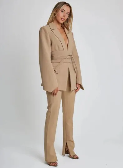 Aina Blazer: Casual Chic Style