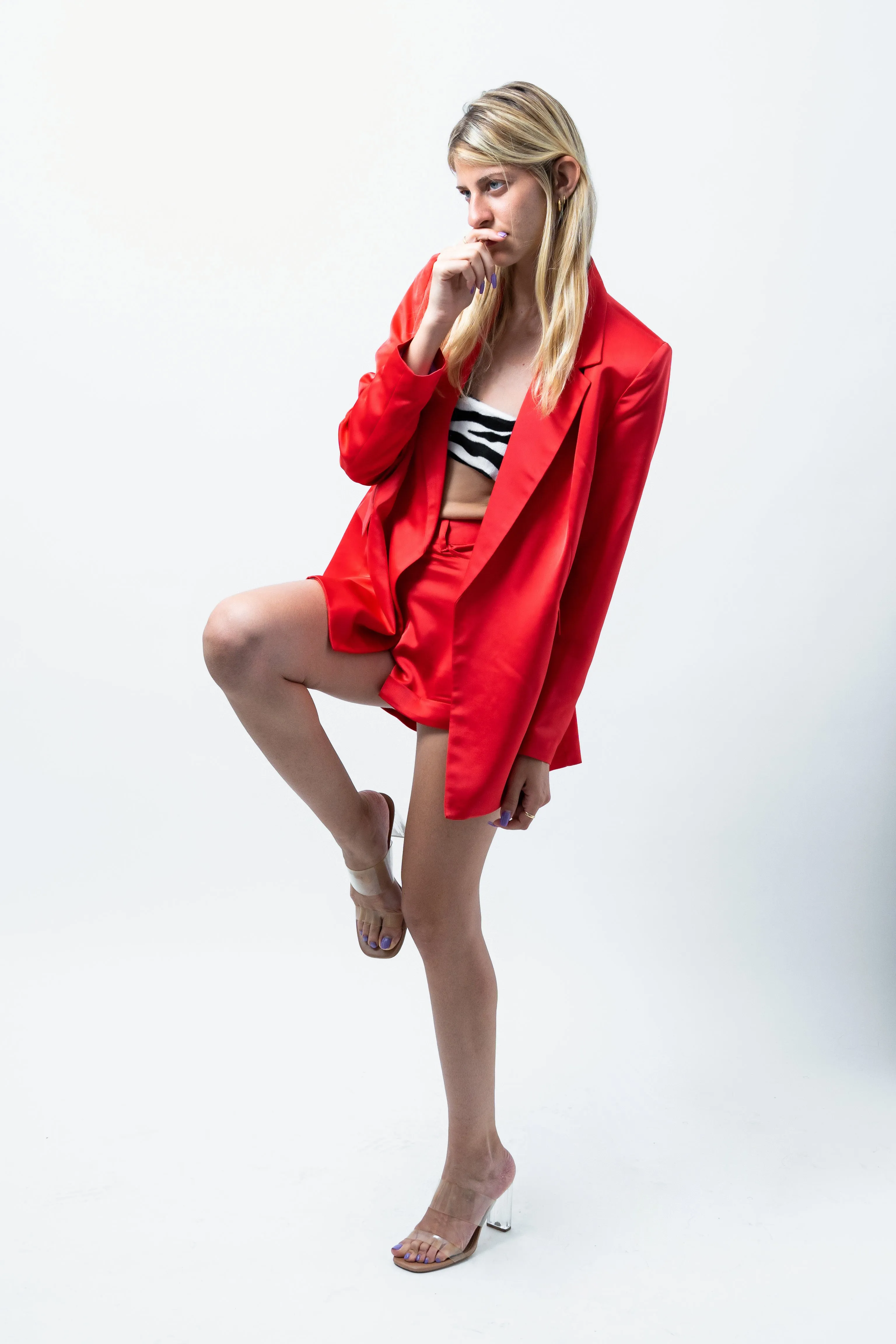 Alice : The Apple Red Suit