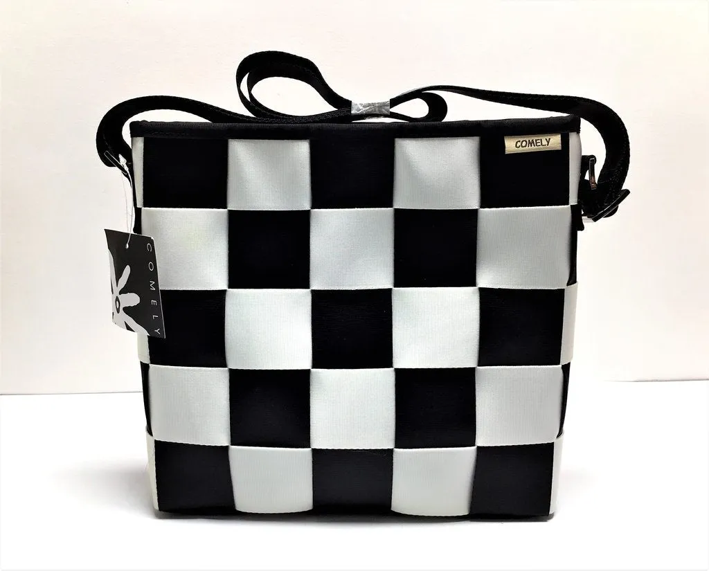 COMELY "HANDBAGS" LOT 4