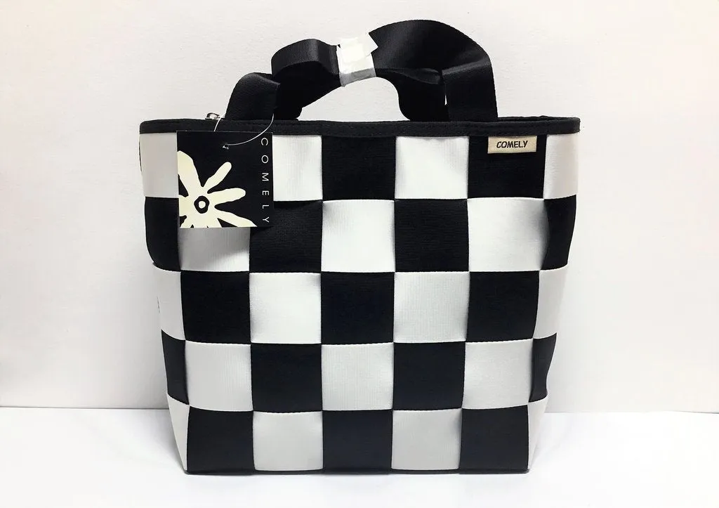 COMELY "HANDBAGS" LOT 4