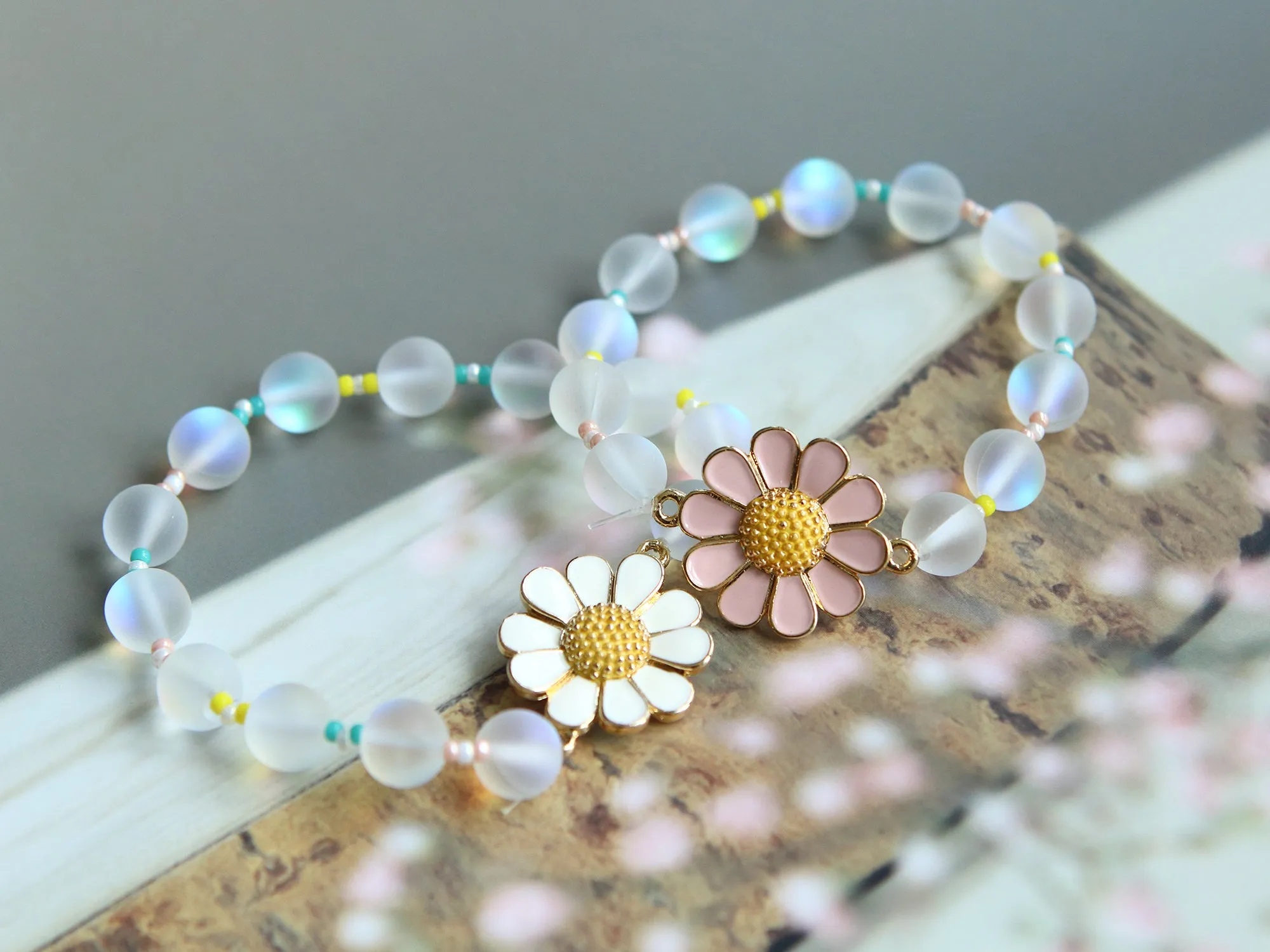 Daisy Flower Beaded Bracelet
