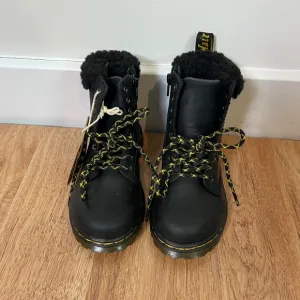 Dr. Martens Black Toddler Girl 1460 Collar Faux Shearling Warmwair Lug Boots 9