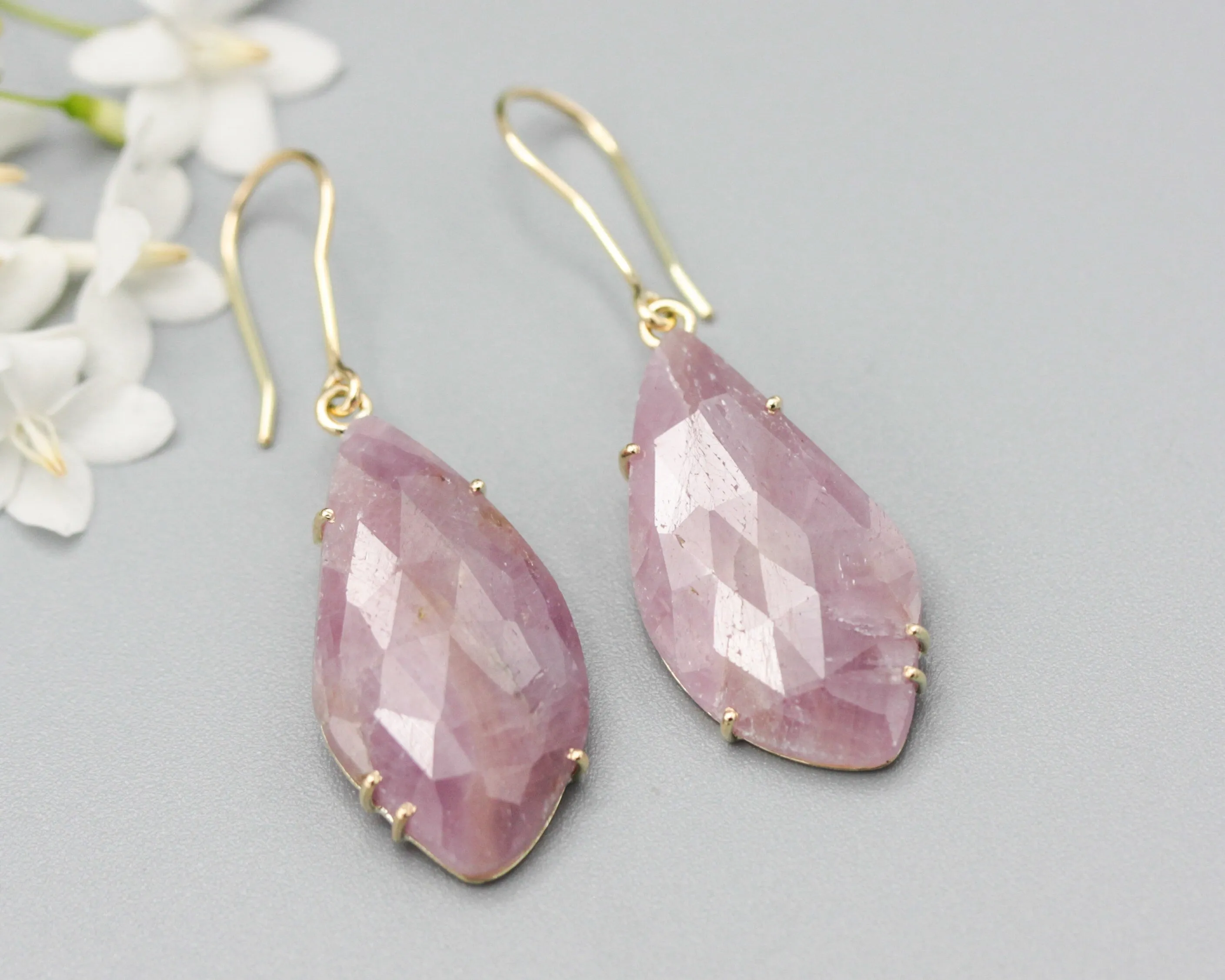 Earrings rose cut pink sapphire with 18k gold in prongs setting and hooks style on the top