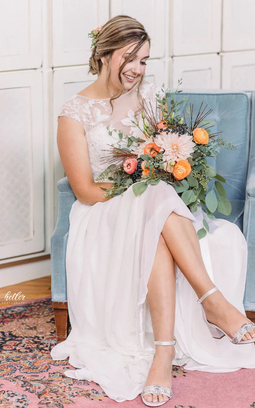 Elegant A-Line Bateau Chiffon Lace Wedding Dress With Short Sleeve And Appliques-716623
