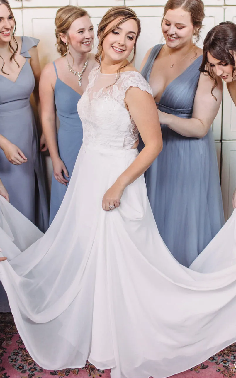 Elegant A-Line Bateau Chiffon Lace Wedding Dress With Short Sleeve And Appliques-716623