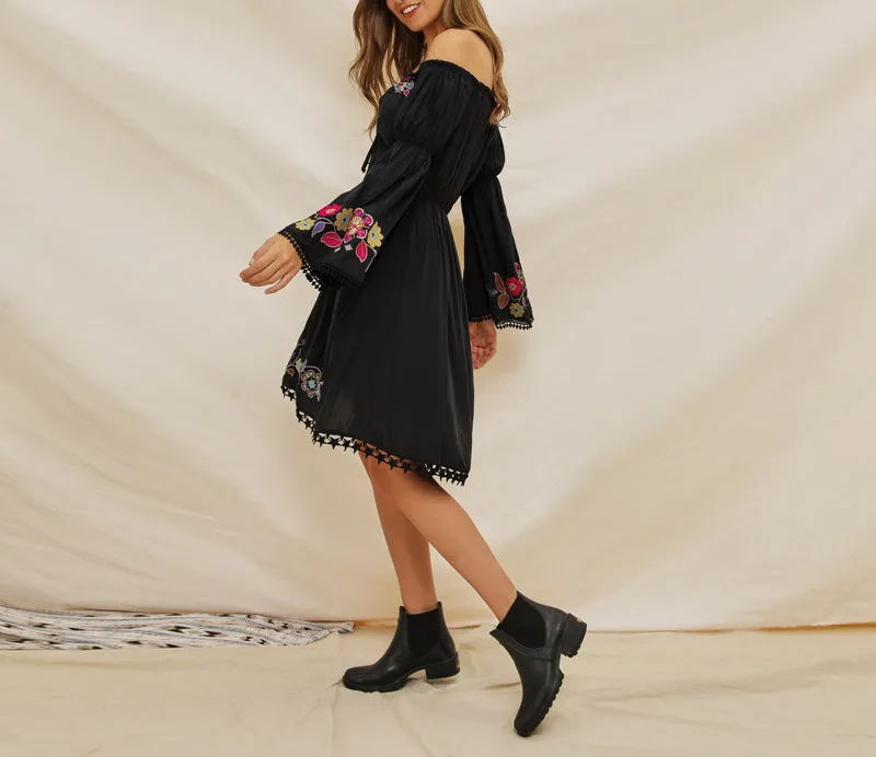 Embroidered One-shoulder Long-sleeved Bohemian Dress