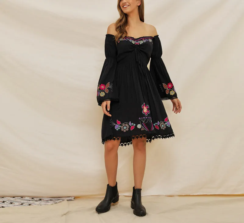 Embroidered One-shoulder Long-sleeved Bohemian Dress