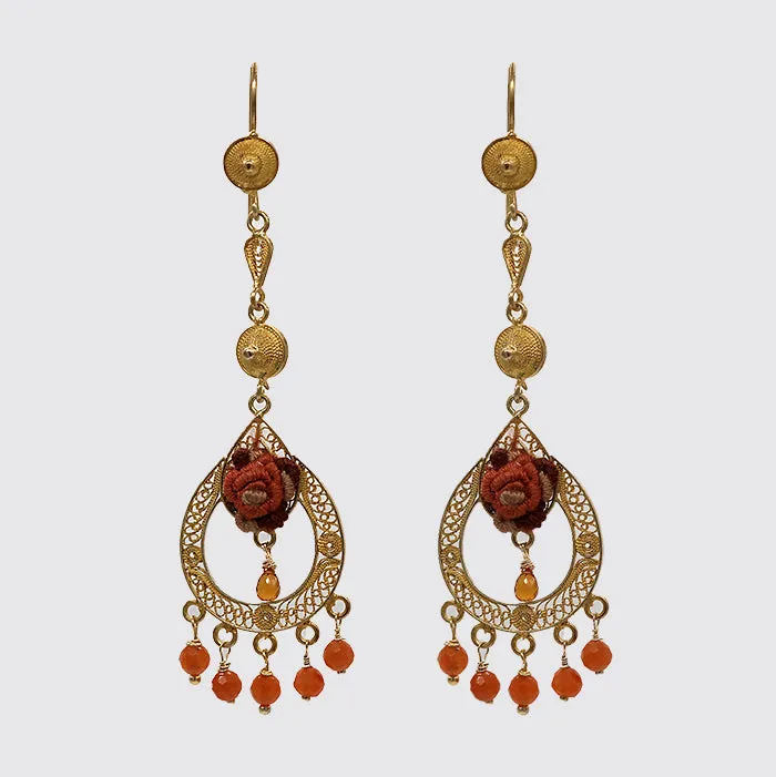 Filigree Earring with Hesonite and Carnilian -