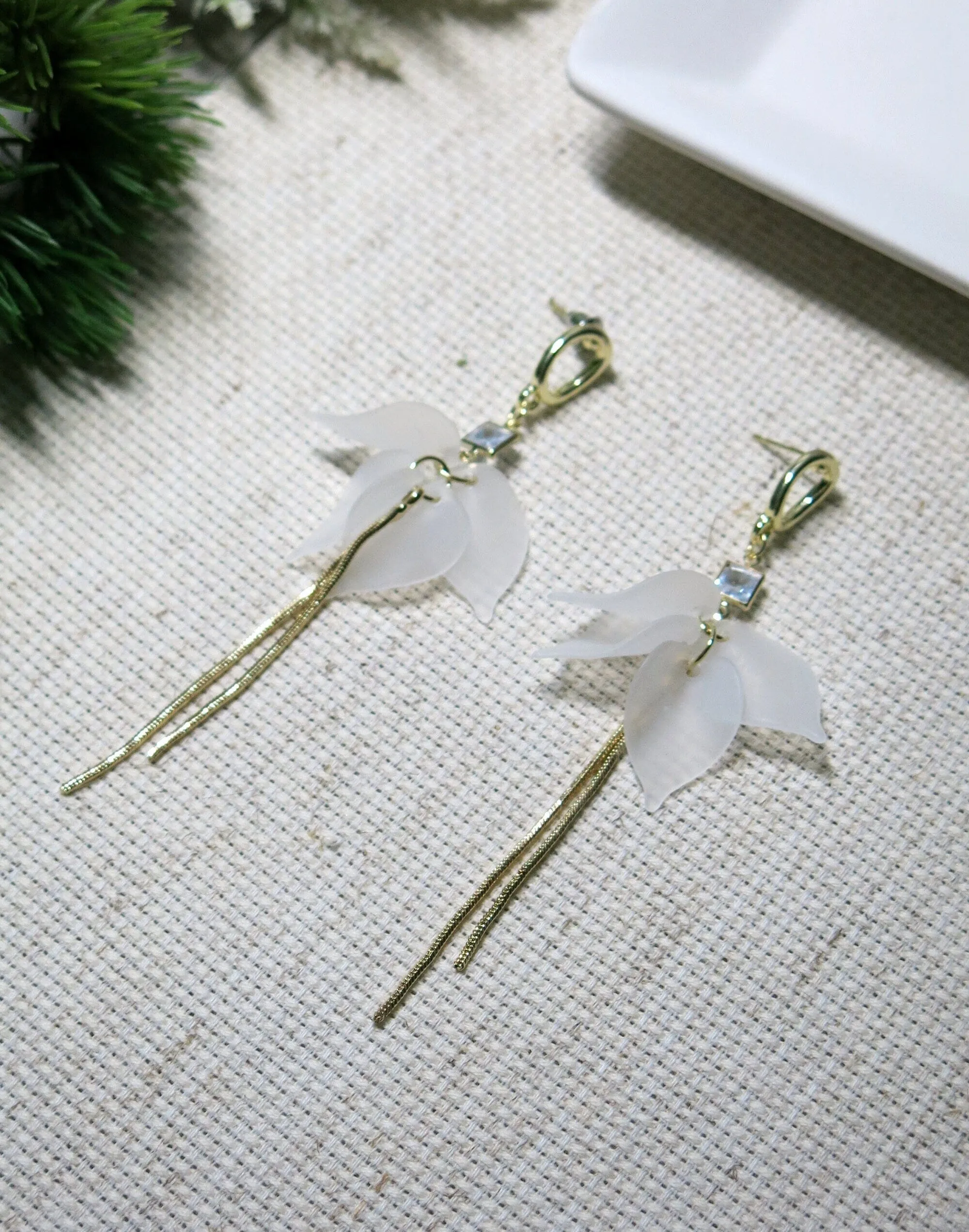 Floral White Ear Studs, Flower Petal White Bridal Earrings, Wedding Floral Chain Dangle Earrings