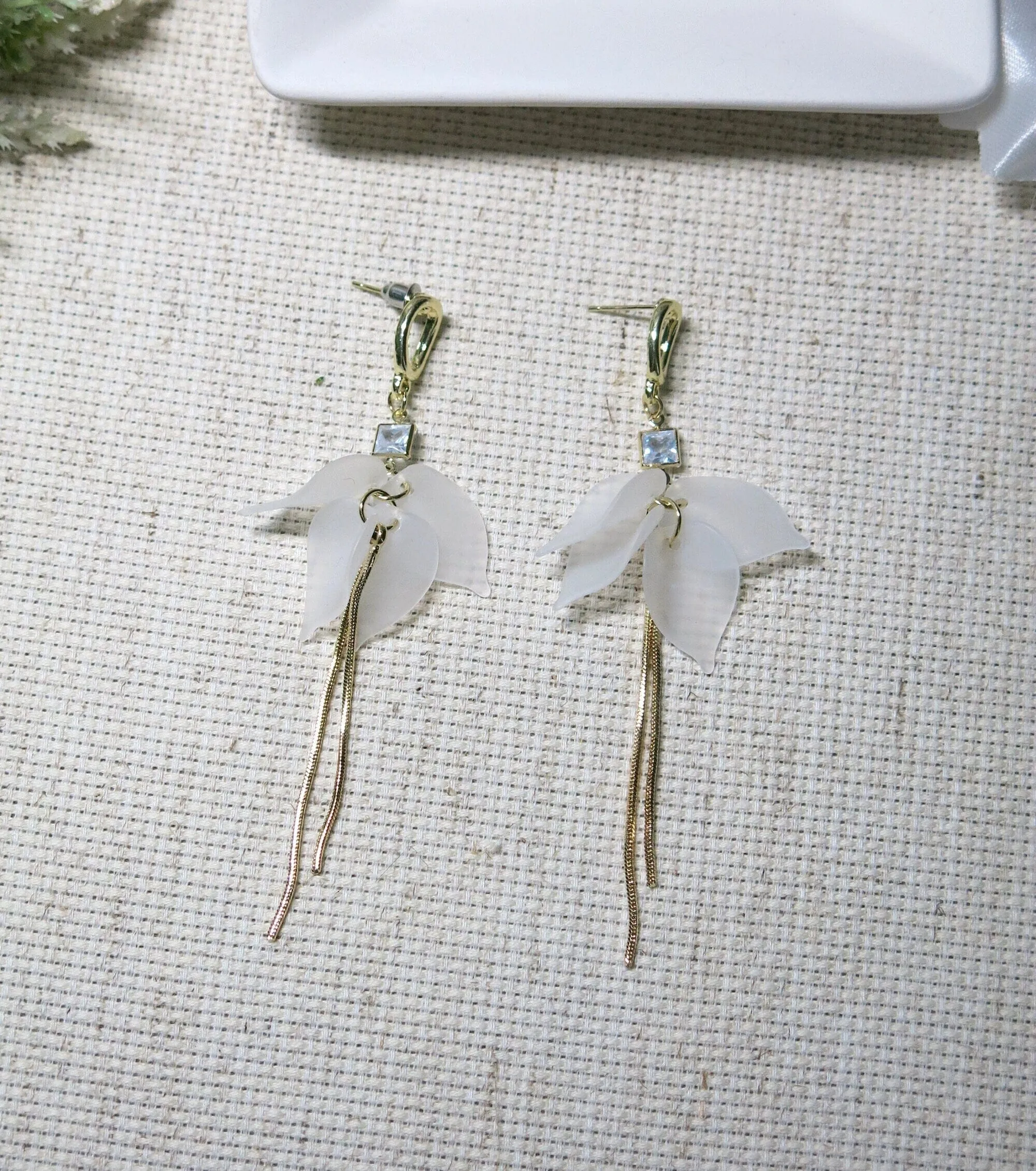 Floral White Ear Studs, Flower Petal White Bridal Earrings, Wedding Floral Chain Dangle Earrings