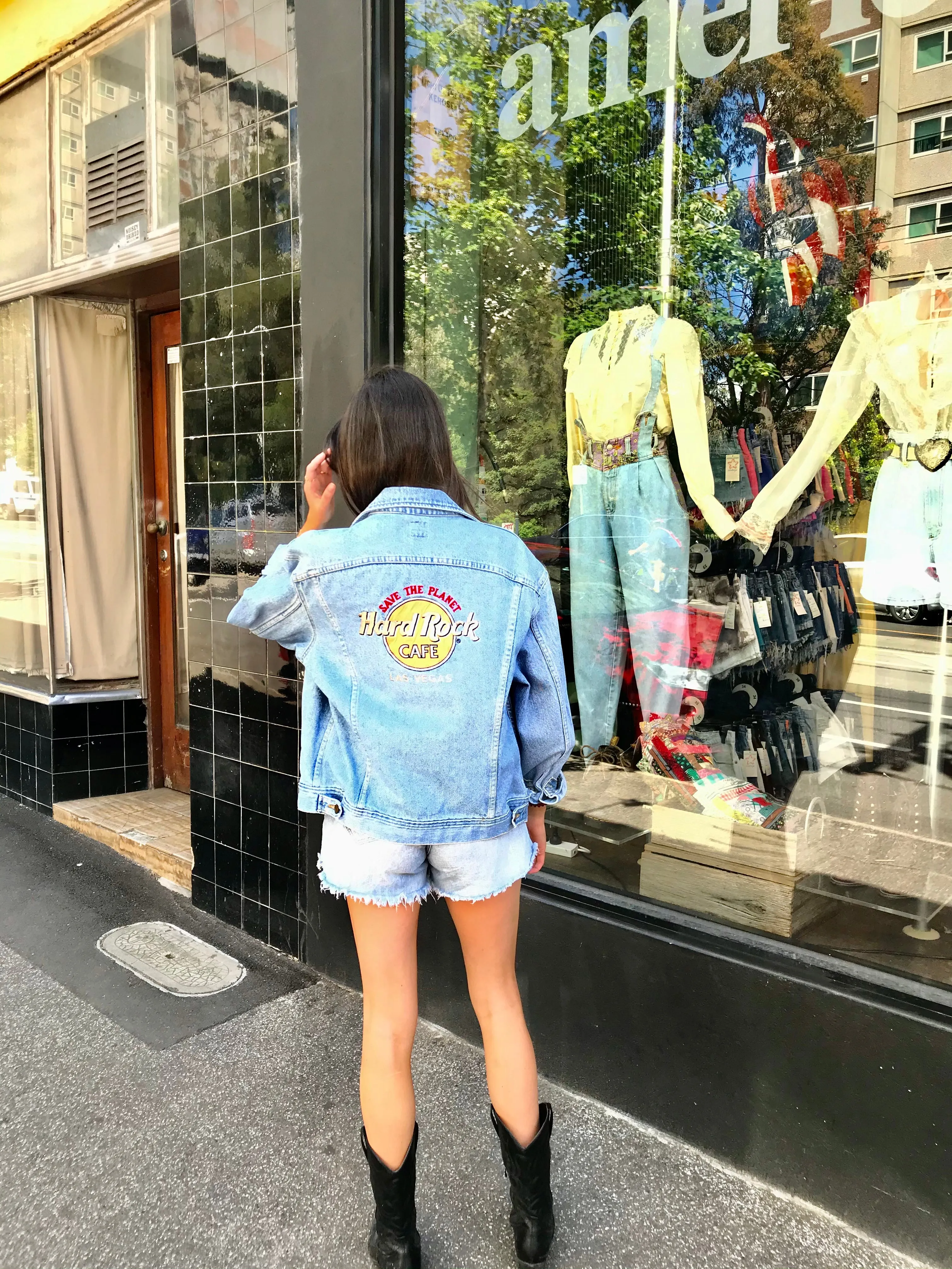 Hard Rock Cafe ®️ Las Vegas Vintage 90’s Blue Denim Trucker Jacket By Lee Made in USA