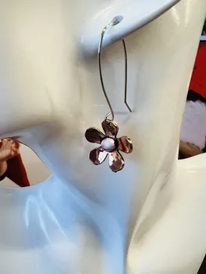 New dangle metal flora earrings in rose gold tone