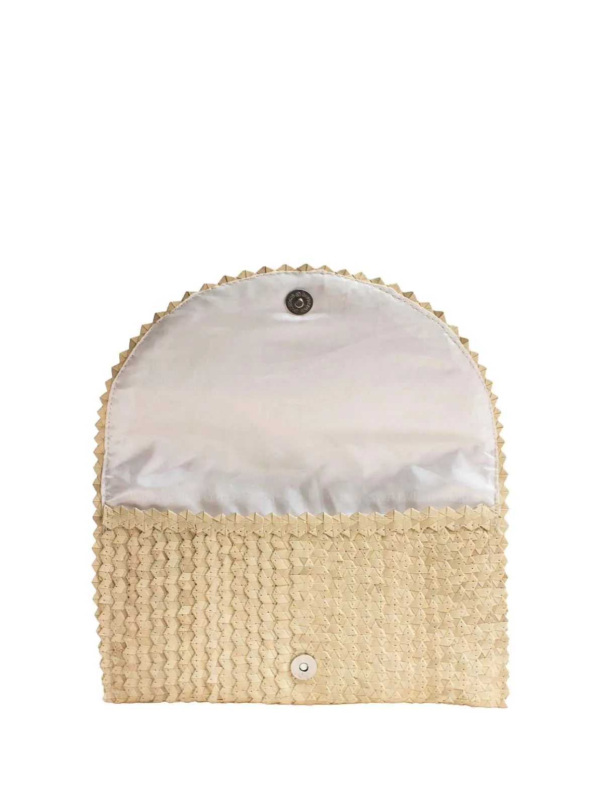Pandegelang Raffia Seashell Clutch