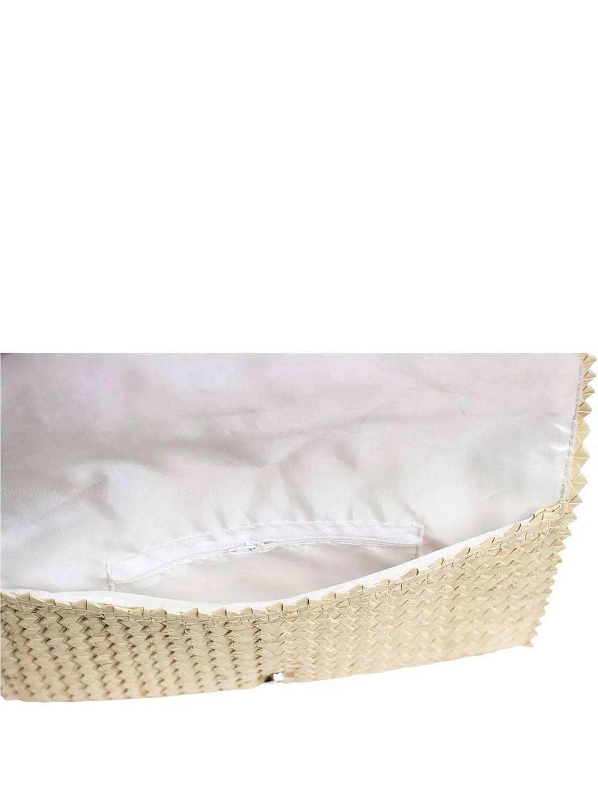 Pandegelang Raffia Seashell Clutch