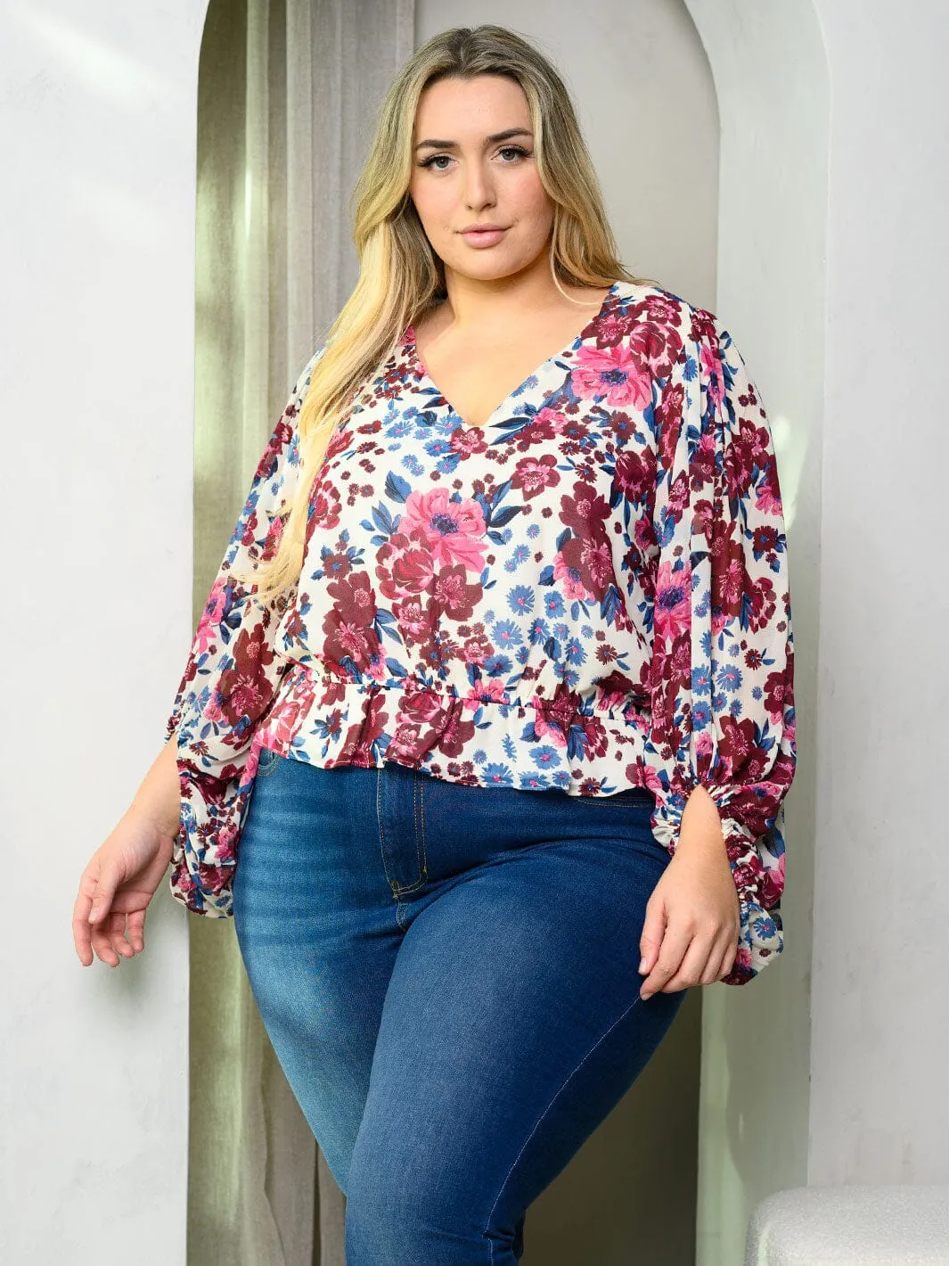 PLUS SIZE LONG SLEEVE V-NECK FLORAL TOP