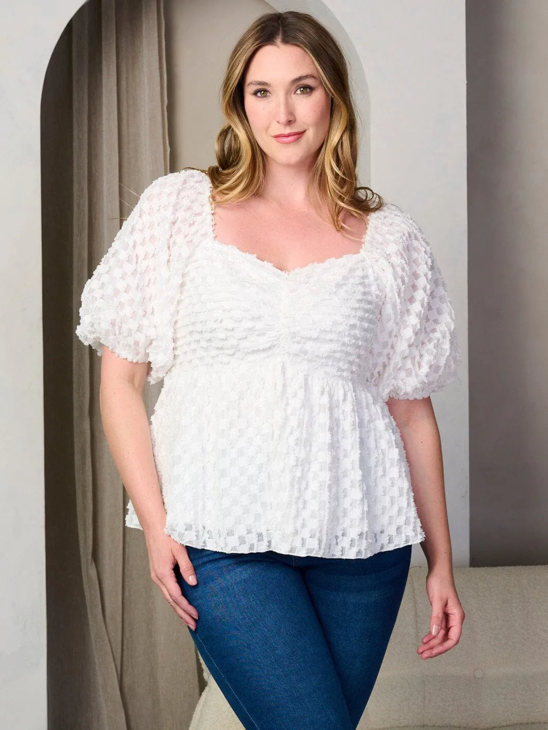 PLUS SIZE SHORT PUFF SLEEVE V-NECK DETAILED BLOUSE TOP