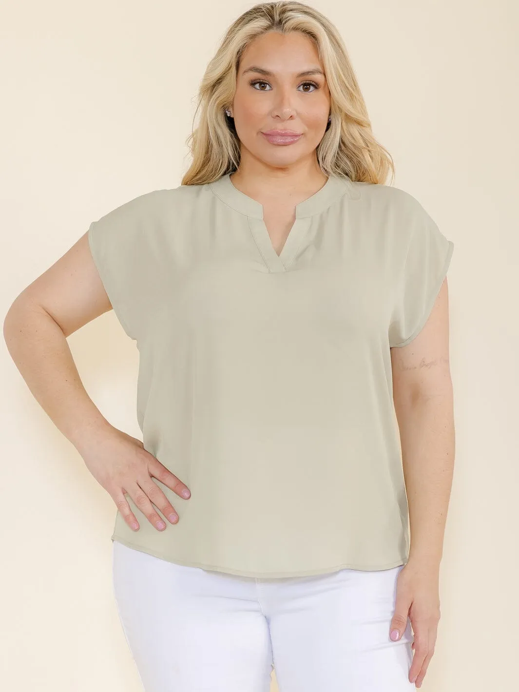PLUS SIZE SHORT SLEEVE V-NECK TOP