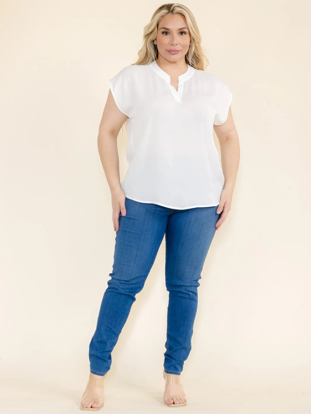 PLUS SIZE SHORT SLEEVE V-NECK TOP