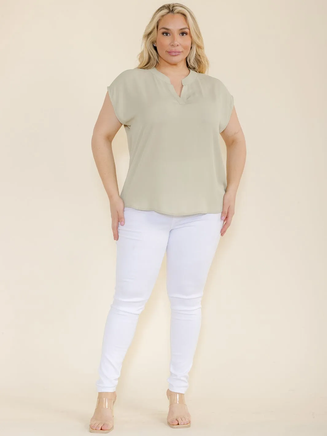 PLUS SIZE SHORT SLEEVE V-NECK TOP