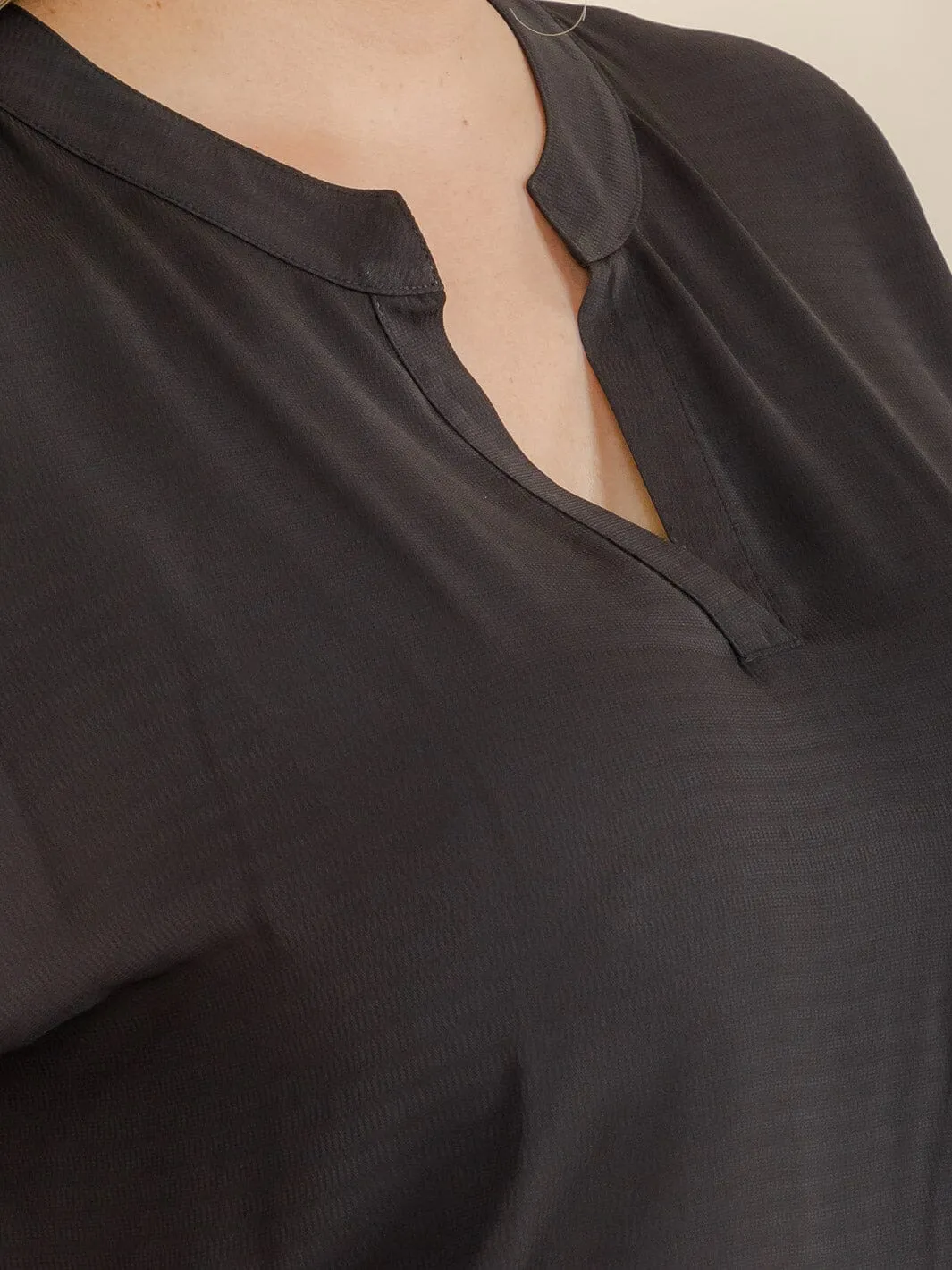 PLUS SIZE SHORT SLEEVE V-NECK TOP