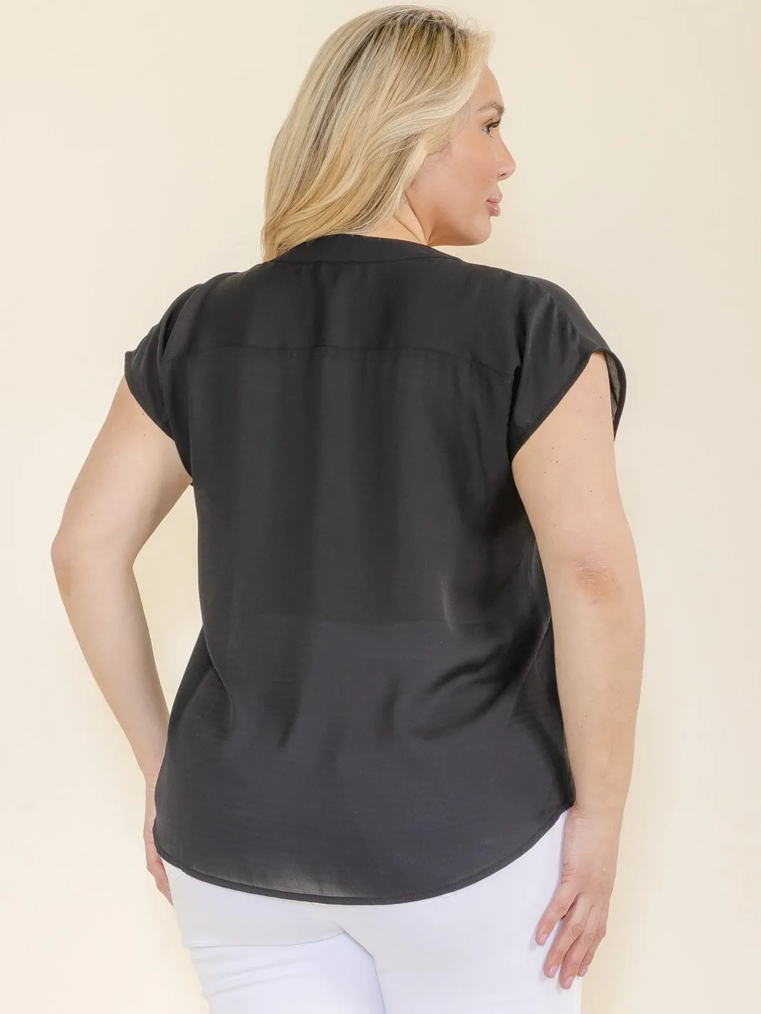 PLUS SIZE SHORT SLEEVE V-NECK TOP