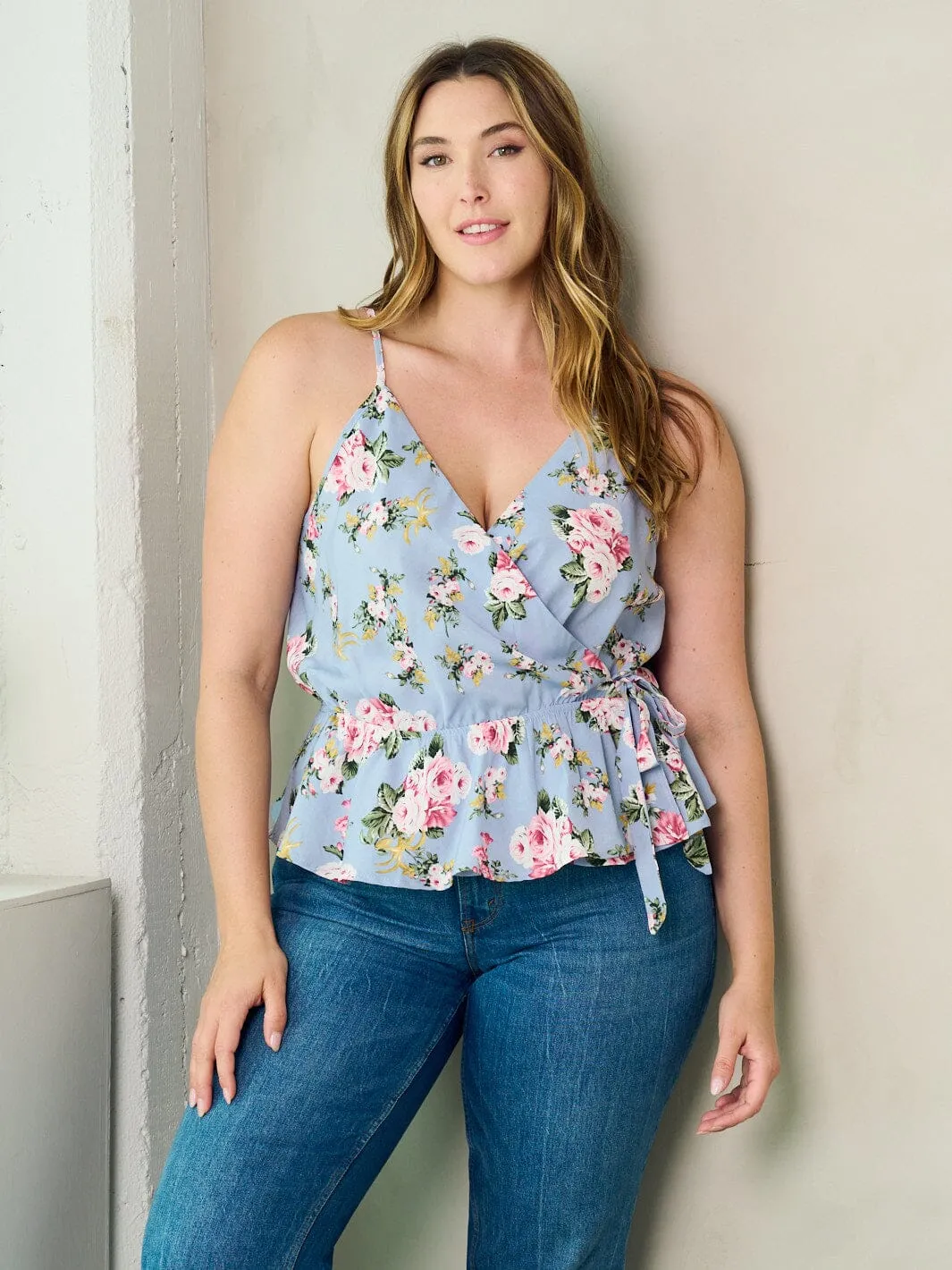 PLUS SIZE SLEEVELESS SURPLICE PLEPLUM FLORAL TANK TOP