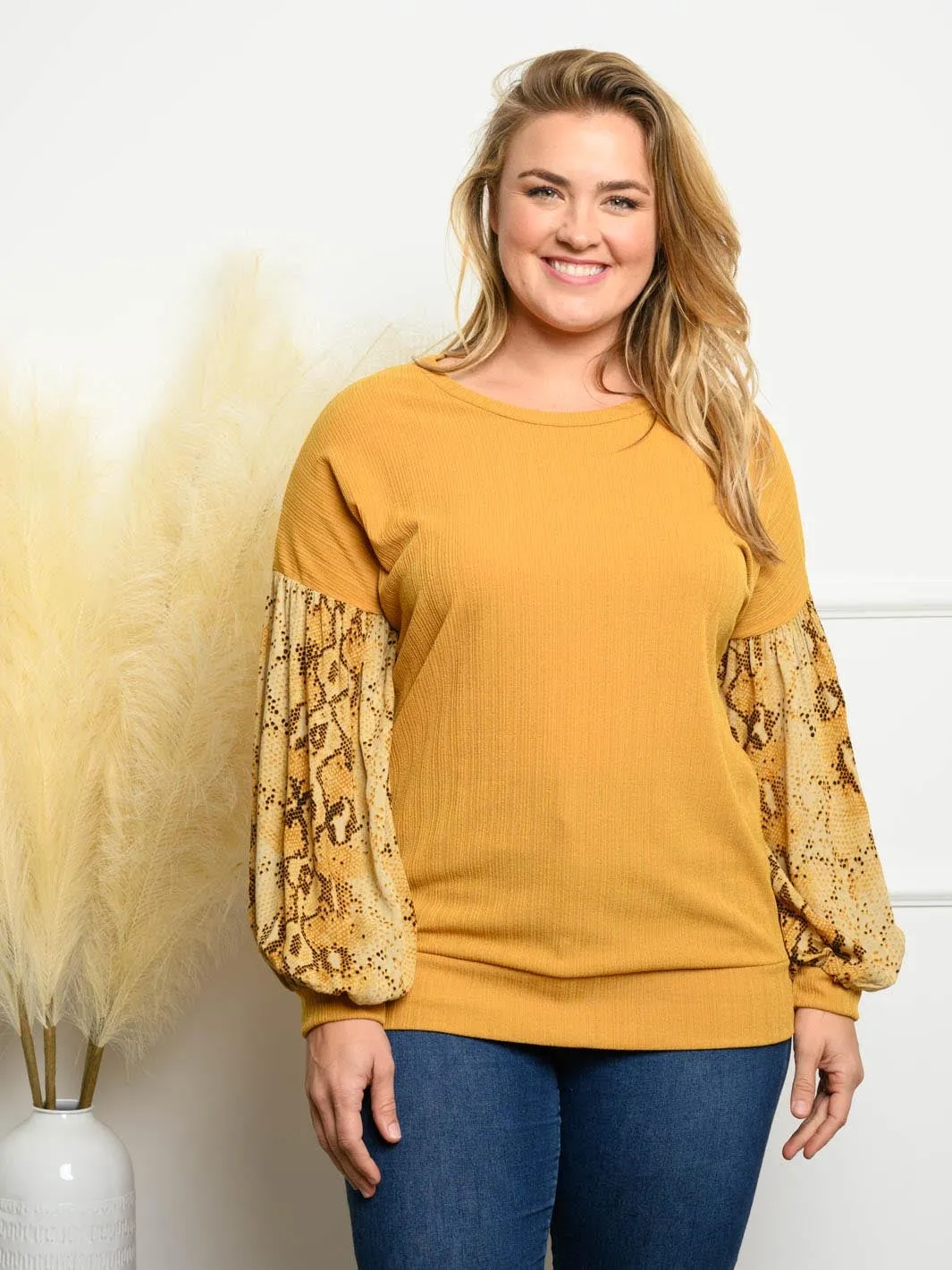 PLUS SIZE SNAKE SKIN PRINT TOP