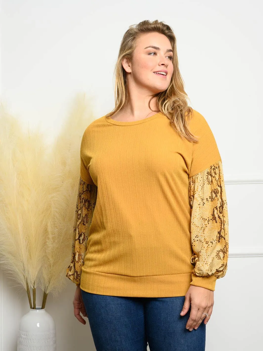 PLUS SIZE SNAKE SKIN PRINT TOP