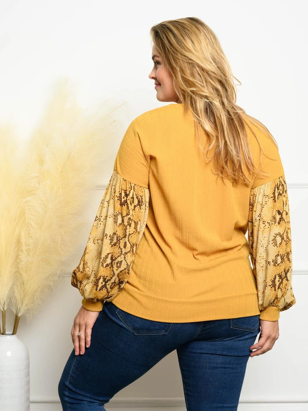 PLUS SIZE SNAKE SKIN PRINT TOP