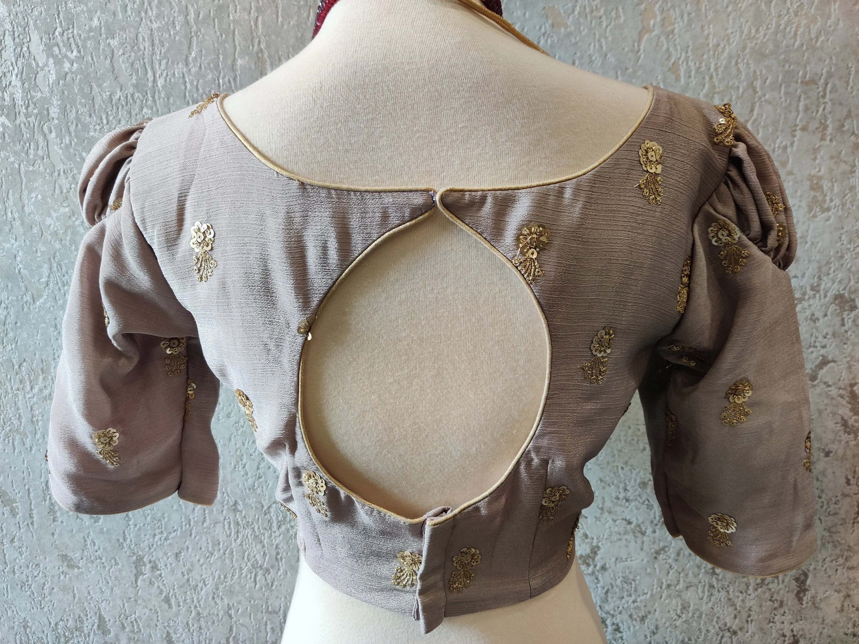 Saree Blouse indian,Latest indian blouse designs,saree blouse designs indian,saree stitched blouse,patterned blouse,pattu Saree blouse