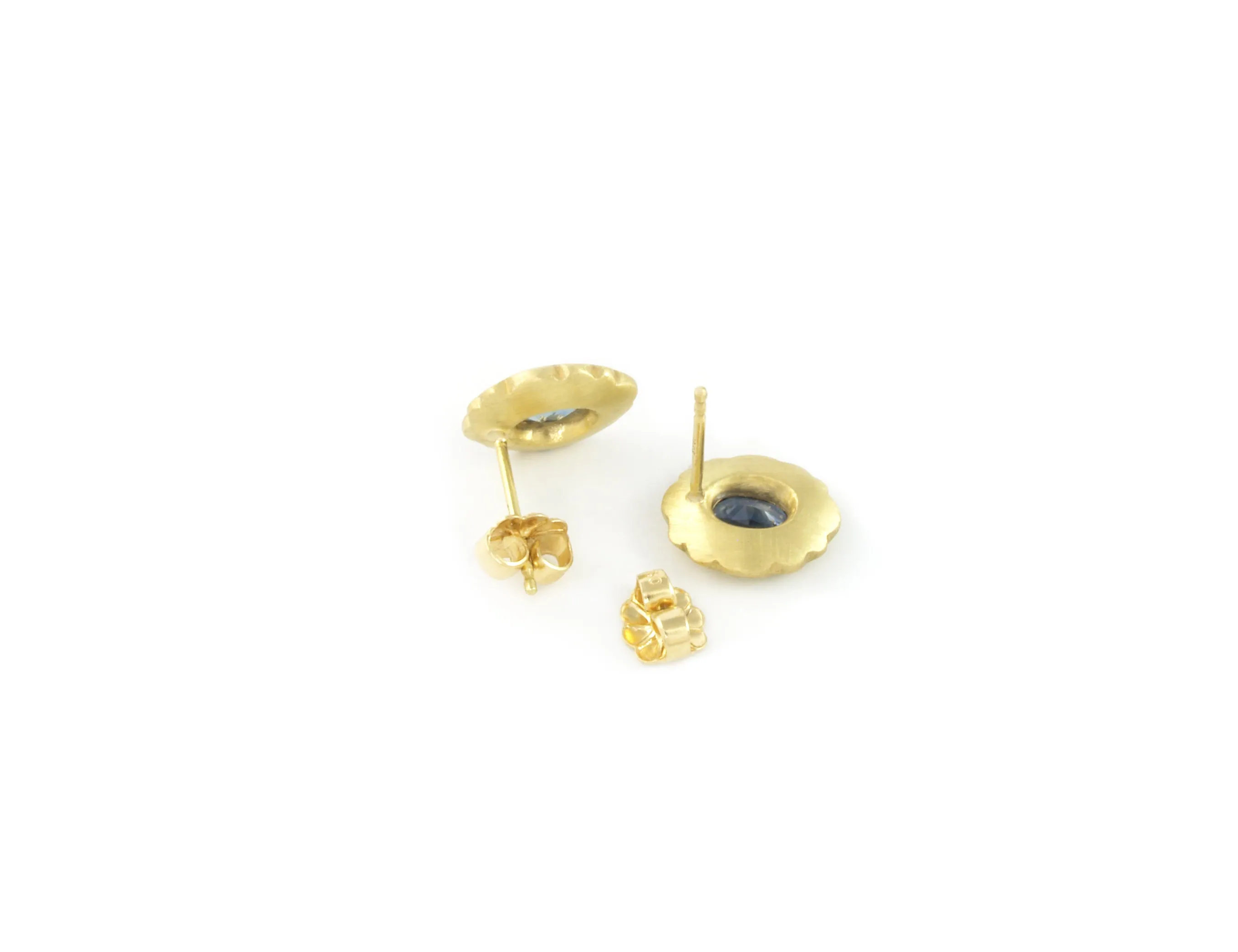 Scallop Oval Stud Earrings in 18k and Montana Sapphires