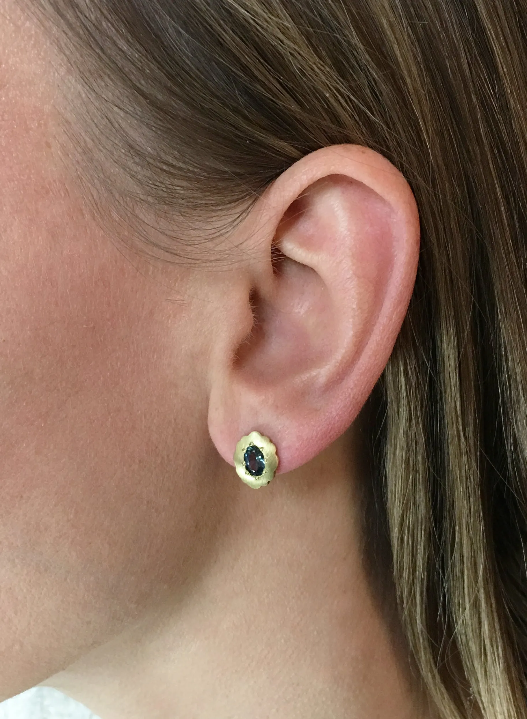 Scallop Oval Stud Earrings in 18k and Montana Sapphires