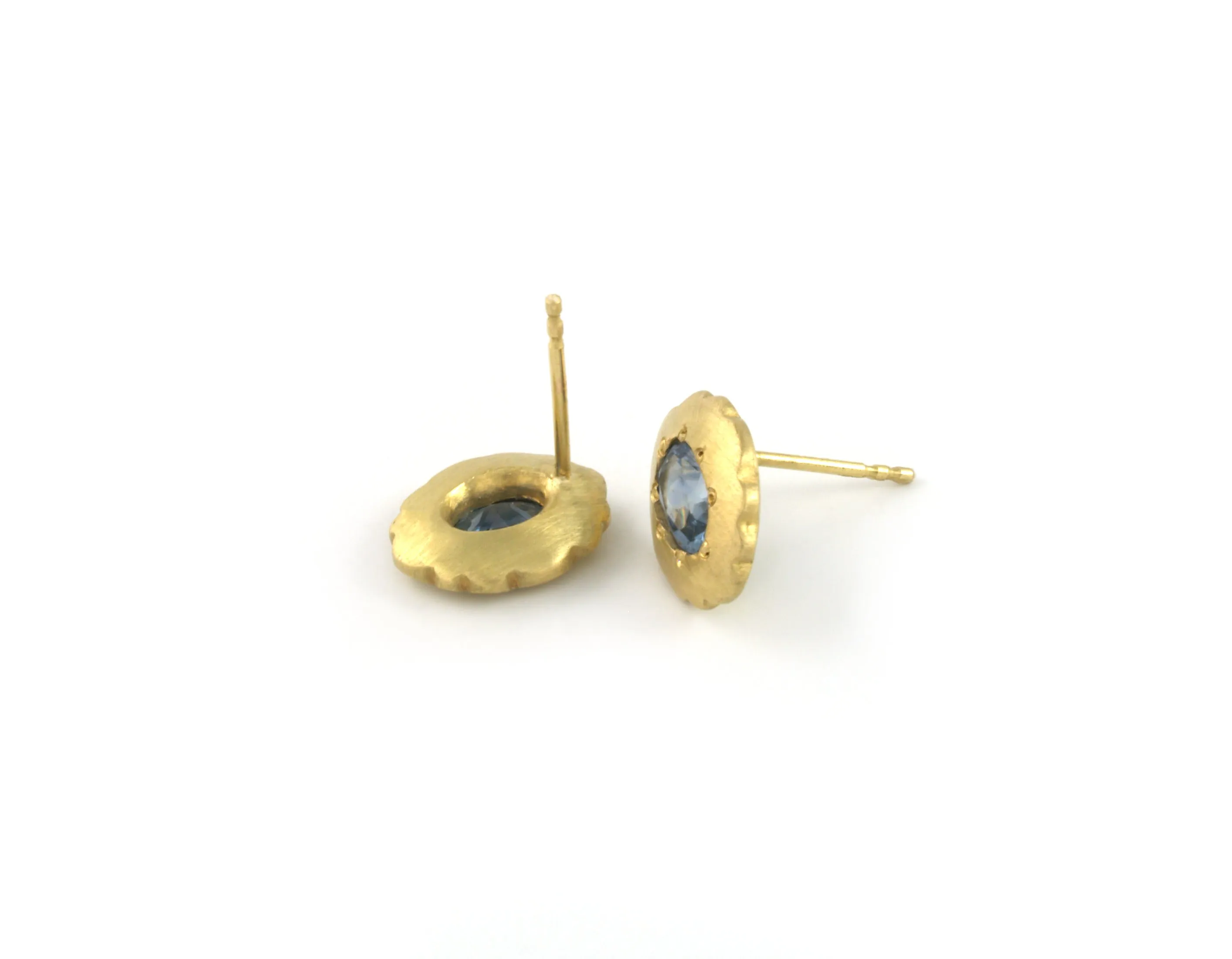 Scallop Oval Stud Earrings in 18k and Montana Sapphires