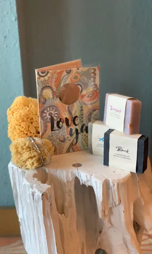 SENDING LOVE Gift Set