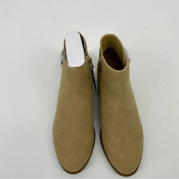 St Johns Bay Womens 7M SJB Rayford Ankle Boots Sand New in box Memory Foam