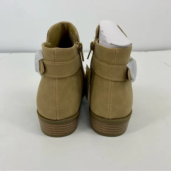 St Johns Bay Womens 7M SJB Rayford Ankle Boots Sand New in box Memory Foam