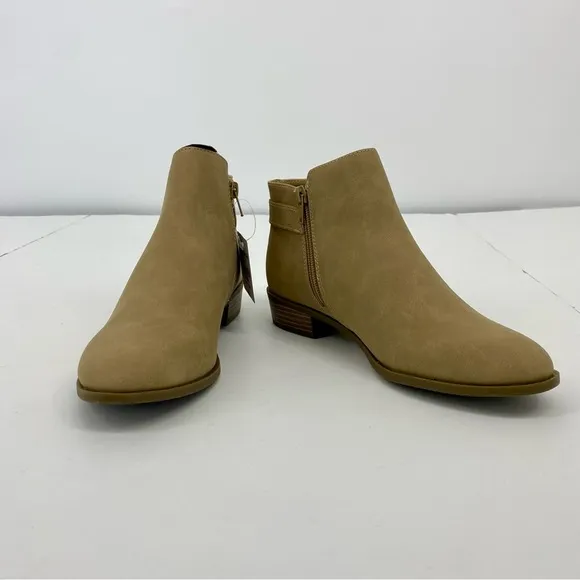 St Johns Bay Womens 7M SJB Rayford Ankle Boots Sand New in box Memory Foam
