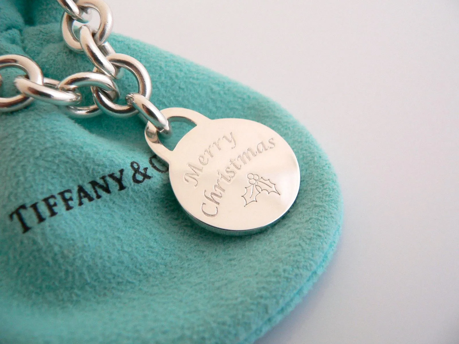Tiffany & Co Bracelet Merry Chrismas Bangle Charm Pendant Chain Clasp Silver Art
