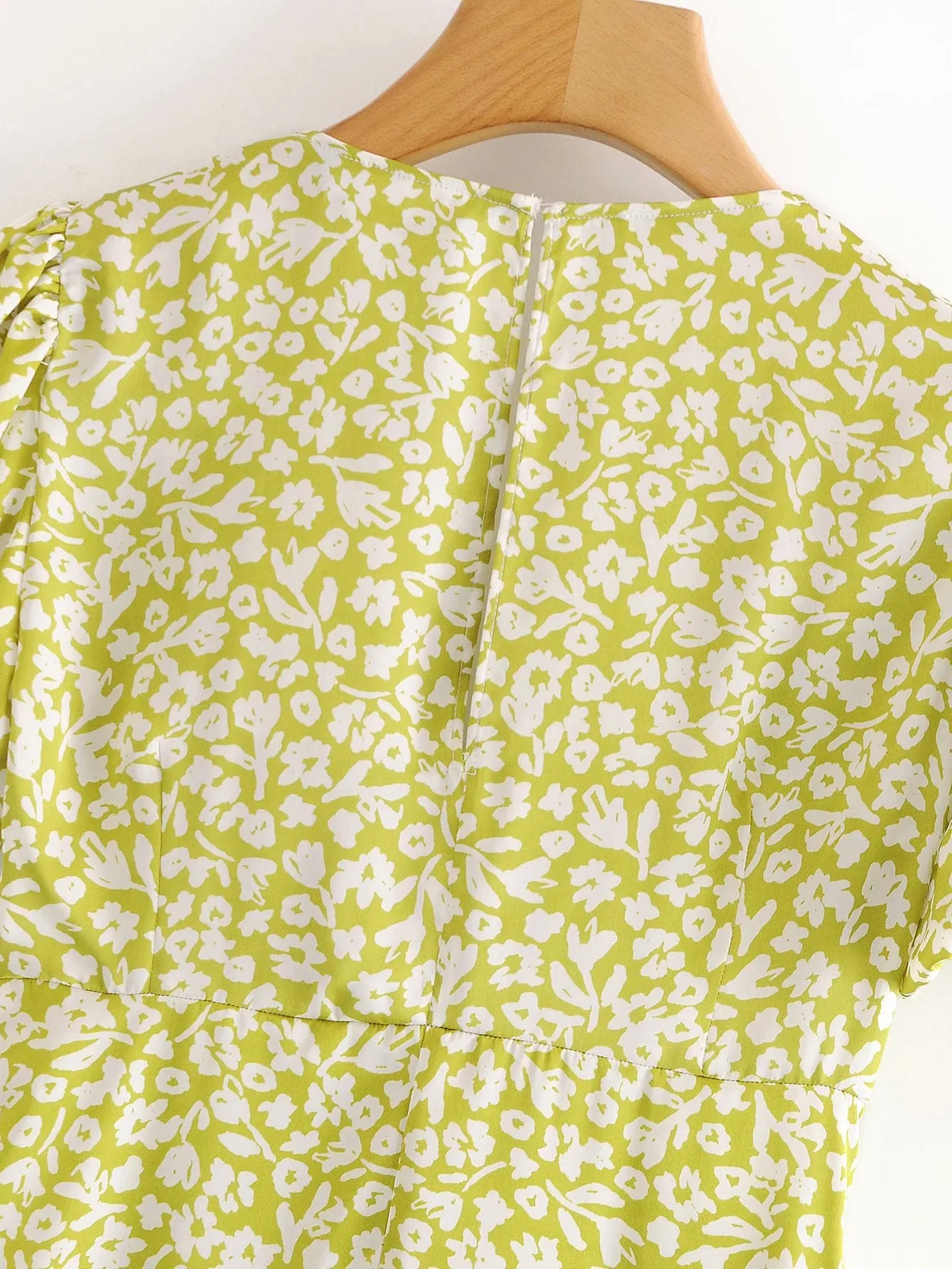 V-neck Puff Sleeve Single-breasted Floral Mini Dresses