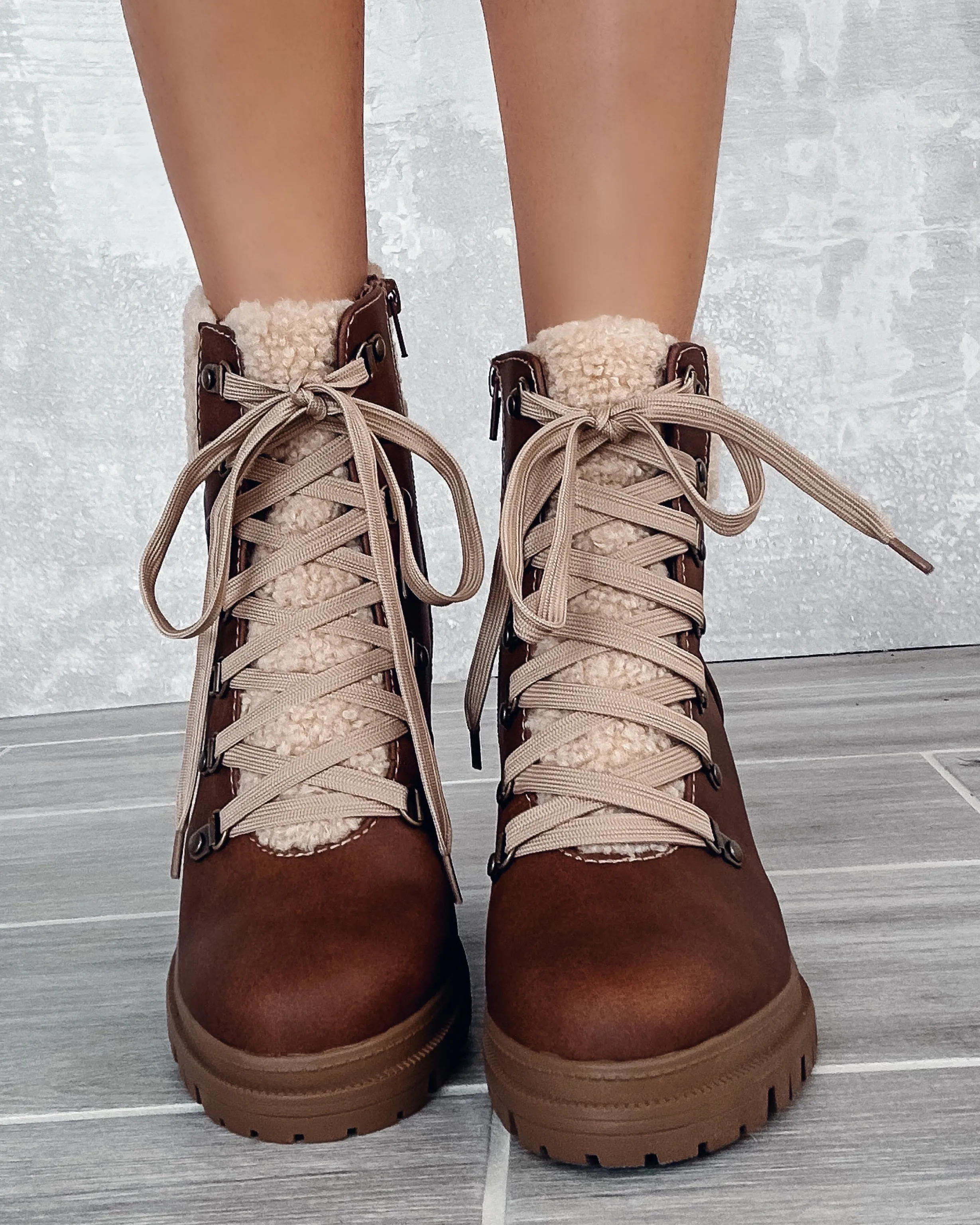 Vail Fur Lace Boots - Dark
