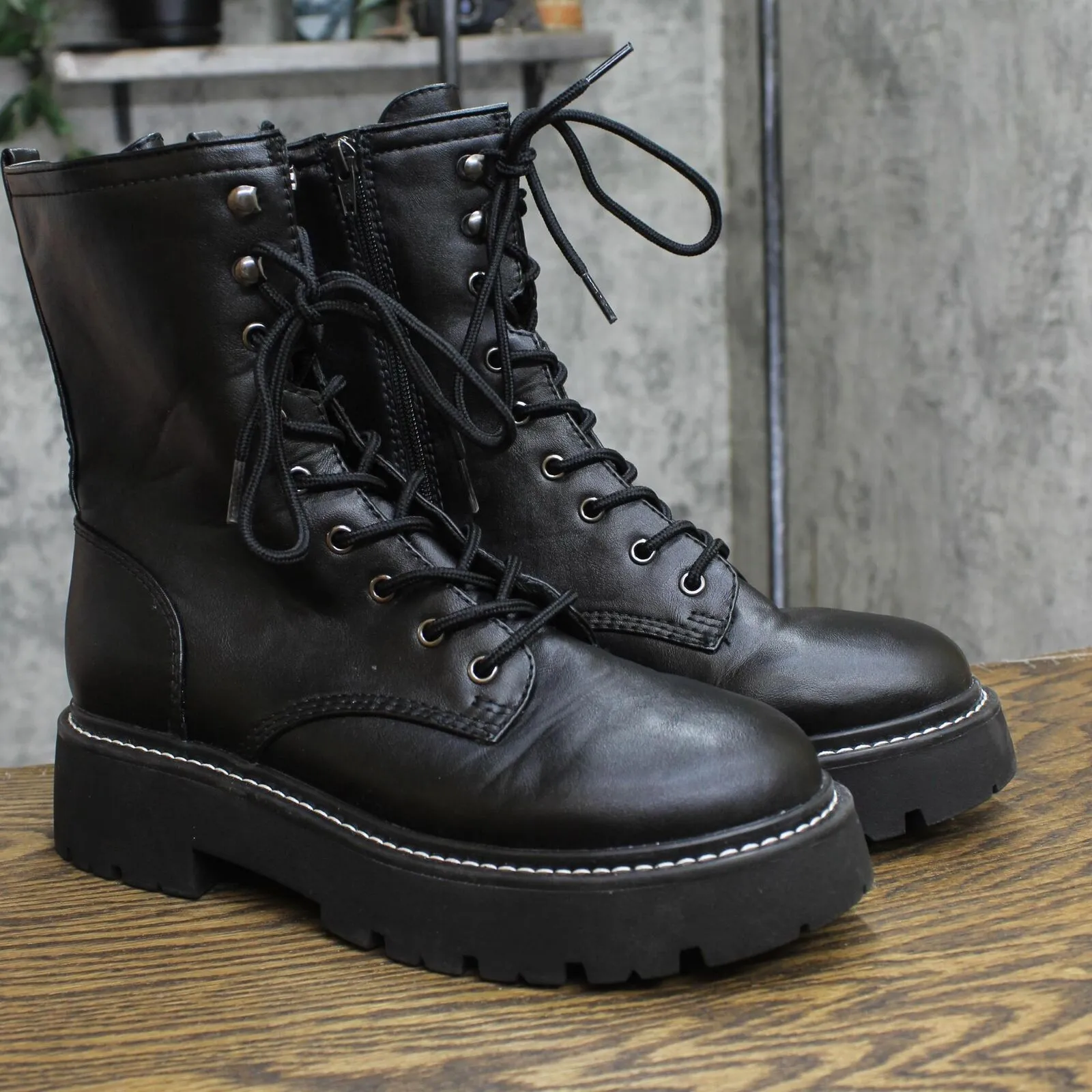 Wild Fable Womens Logan Lug Combat Boots with Memory Foam Insole Black 11M