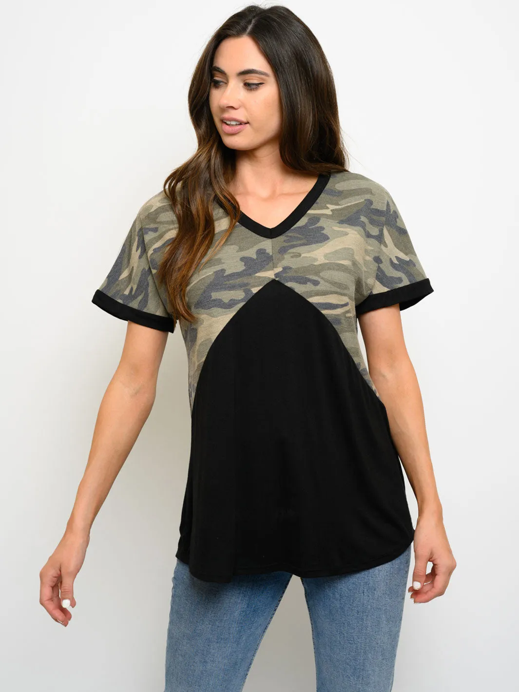 WOMEN'S CAMO PRINT BACK DETAIL TUNIC TOP