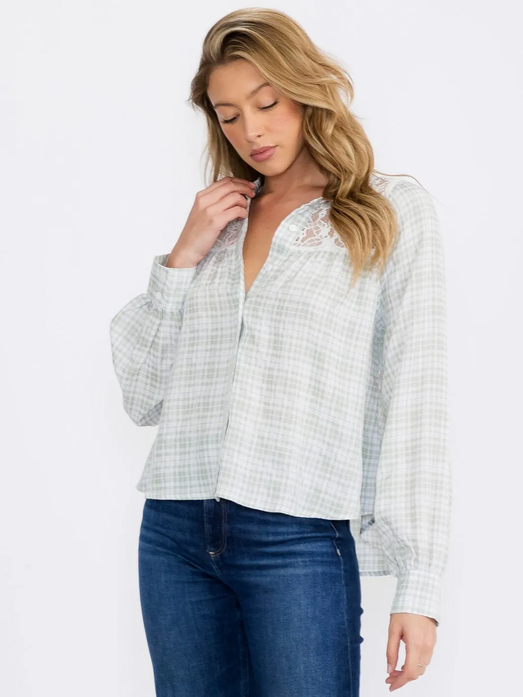 WOMEN'S LONG SLEEVE BUTTON CLOSURE HIGH-LOW LACE PLAID BLOUSE