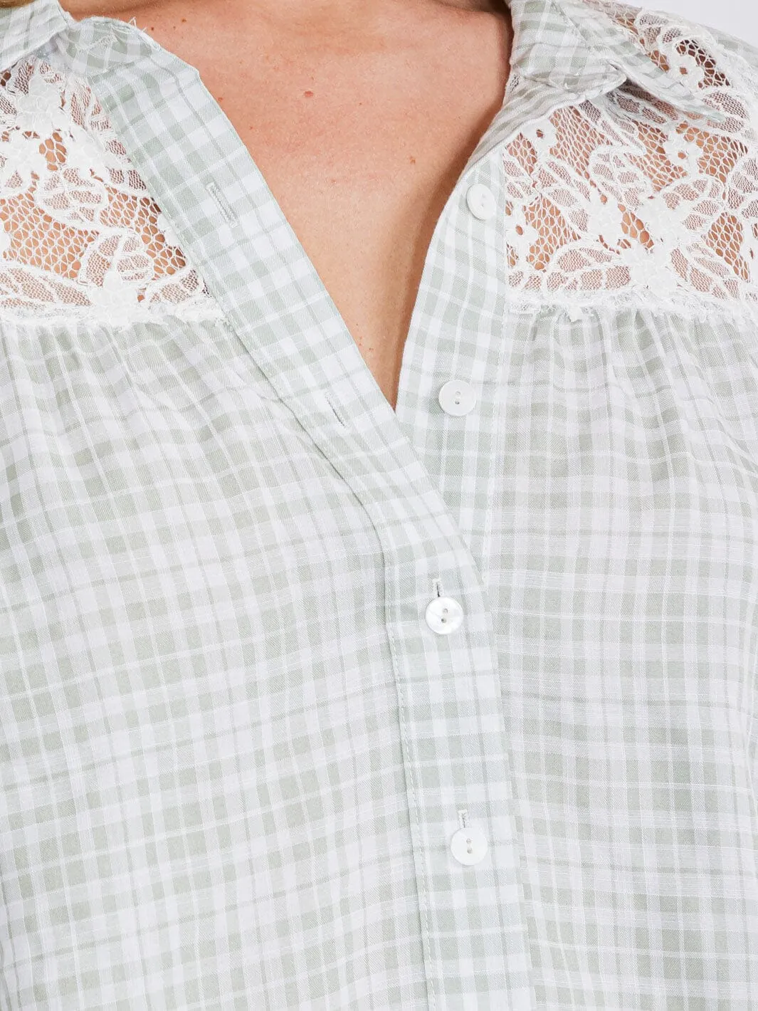 WOMEN'S LONG SLEEVE BUTTON CLOSURE HIGH-LOW LACE PLAID BLOUSE