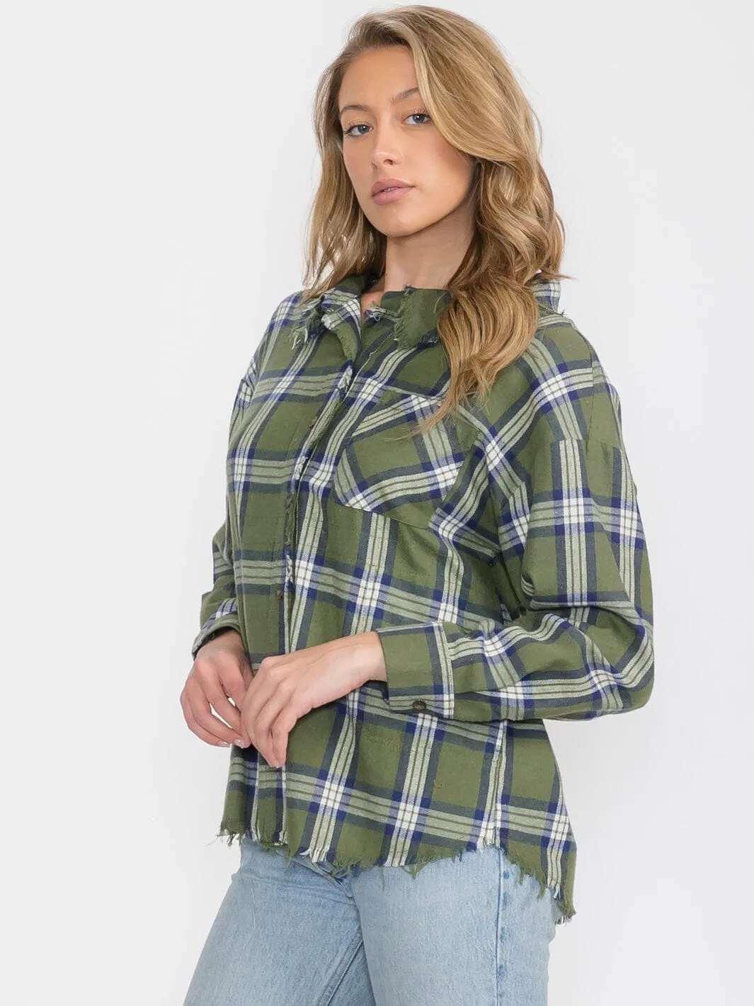 WOMEN'S LONG SLEEVE BUTTON UP FRONT POCKET RAW EDGE PLAID SHIRT