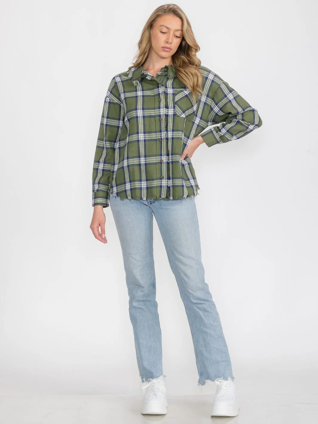WOMEN'S LONG SLEEVE BUTTON UP FRONT POCKET RAW EDGE PLAID SHIRT